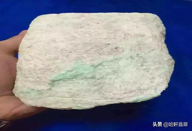 翡翠原石裂怎样看,翡翠原石中间裂纹-第9张图片-翡翠网 翡翠原石裂怎样看,翡翠原石中间裂纹-第9张图片-翡翠网