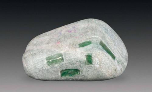 翡翠杨梅皮什么表现好,杨梅皮翡翠原石的特点-第12张图片-翡翠网 翡翠杨梅皮什么表现好,杨梅皮翡翠原石的特点-第12张图片-翡翠网