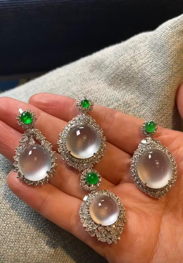 翡翠最近价格走势翡翠价格2017年行情-第5张图片-翡翠网 翡翠最近价格走势翡翠价格2017年行情-第5张图片-翡翠网