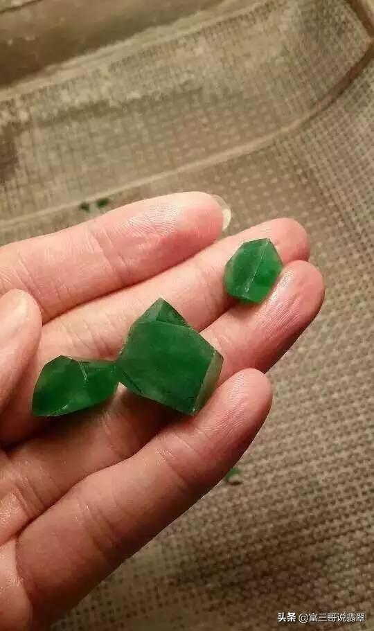 翡翠原石手工打磨翡翠可以自己打磨吗-第11张图片-翡翠网 翡翠原石手工打磨翡翠可以自己打磨吗-第11张图片-翡翠网