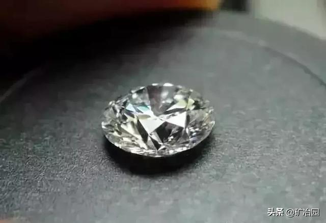 为什么锆石比钻石重,锆石和钻石有什么不同-第3张图片-翡翠网 为什么锆石比钻石重,锆石和钻石有什么不同-第3张图片-翡翠网
