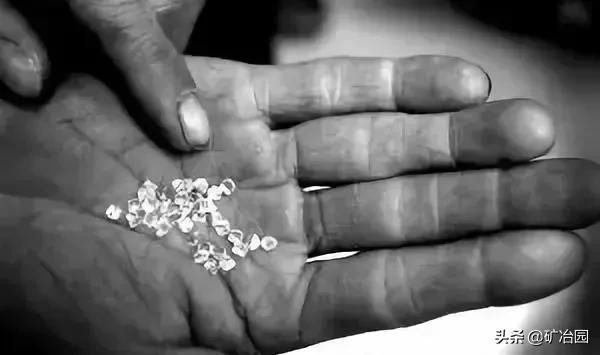 为什么锆石比钻石重,锆石和钻石有什么不同-第9张图片-翡翠网 为什么锆石比钻石重,锆石和钻石有什么不同-第9张图片-翡翠网