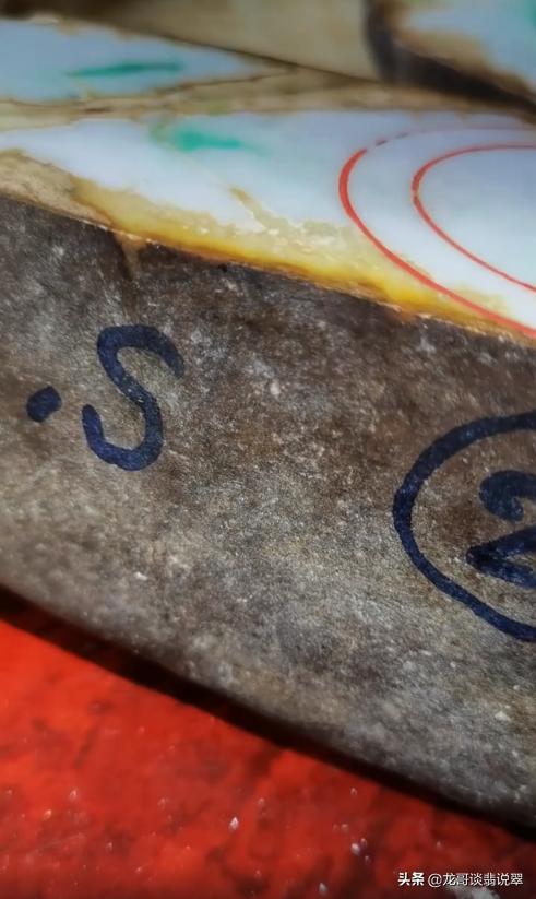 顶级金丝玉原石图片,黄翡翠原石图片-第2张图片-翡翠网 顶级金丝玉原石图片,黄翡翠原石图片-第2张图片-翡翠网