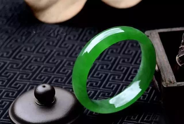 翡翠糯种玉镯知识,翡翠冰种糯种-第1张图片-翡翠网 翡翠糯种玉镯知识,翡翠冰种糯种-第1张图片-翡翠网