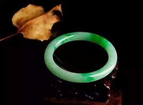 翡翠糯种玉镯知识,翡翠冰种糯种-第2张图片-翡翠网 翡翠糯种玉镯知识,翡翠冰种糯种-第2张图片-翡翠网