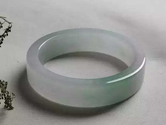 翡翠糯种玉镯知识,翡翠冰种糯种-第4张图片-翡翠网 翡翠糯种玉镯知识,翡翠冰种糯种-第4张图片-翡翠网