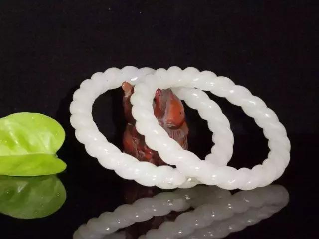 翡翠糯种玉镯知识,翡翠冰种糯种-第10张图片-翡翠网 翡翠糯种玉镯知识,翡翠冰种糯种-第10张图片-翡翠网