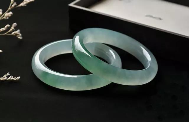 翡翠糯种玉镯知识,翡翠冰种糯种-第13张图片-翡翠网 翡翠糯种玉镯知识,翡翠冰种糯种-第13张图片-翡翠网