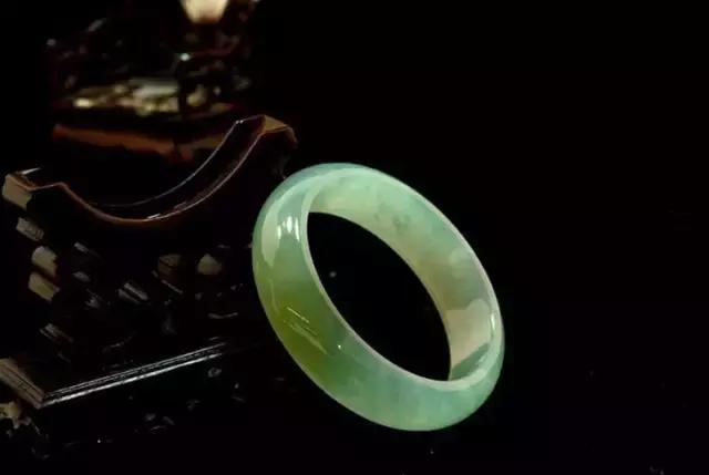 翡翠糯种玉镯知识,翡翠冰种糯种-第14张图片-翡翠网 翡翠糯种玉镯知识,翡翠冰种糯种-第14张图片-翡翠网