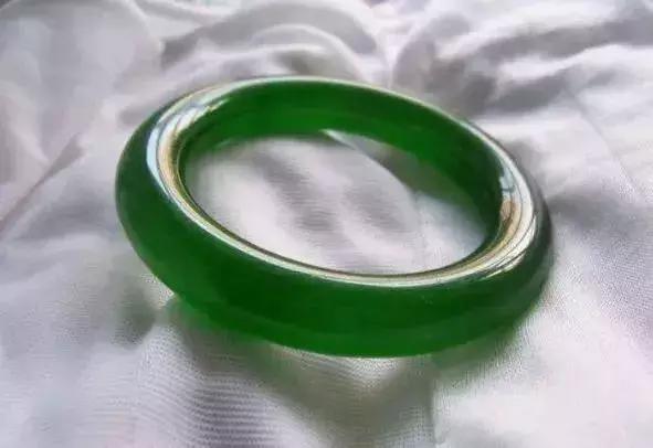 翡翠糯种玉镯知识,翡翠冰种糯种-第17张图片-翡翠网 翡翠糯种玉镯知识,翡翠冰种糯种-第17张图片-翡翠网