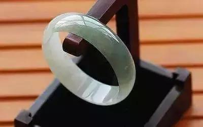 翡翠糯种玉镯知识,翡翠冰种糯种-第19张图片-翡翠网 翡翠糯种玉镯知识,翡翠冰种糯种-第19张图片-翡翠网