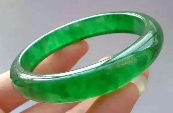 翡翠糯种玉镯知识,翡翠冰种糯种-第22张图片-翡翠网 翡翠糯种玉镯知识,翡翠冰种糯种-第22张图片-翡翠网