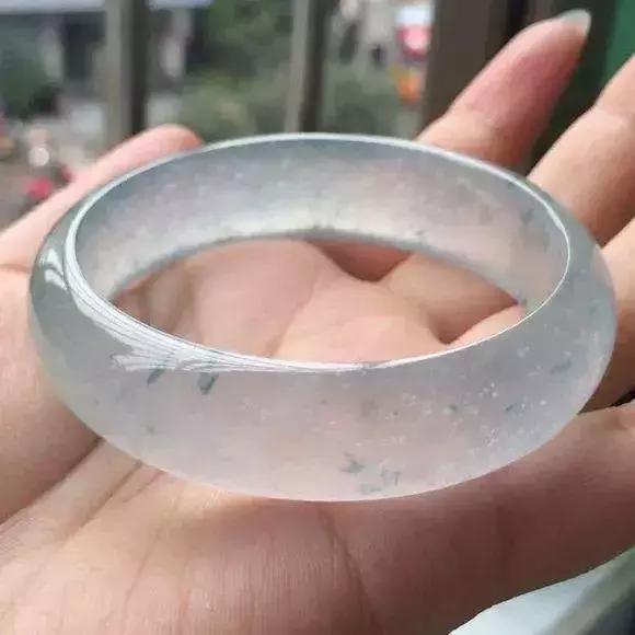 翡翠糯种玉镯知识,翡翠冰种糯种-第23张图片-翡翠网 翡翠糯种玉镯知识,翡翠冰种糯种-第23张图片-翡翠网