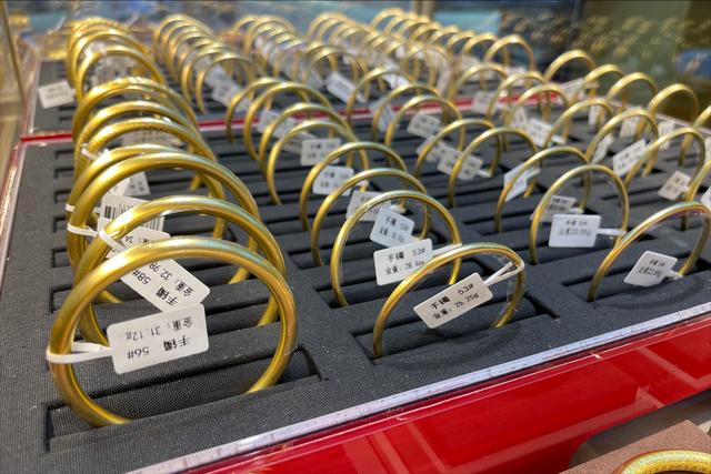 普通人不要买黄金,黄金每年的价格-第8张图片-翡翠网 普通人不要买黄金,黄金每年的价格-第8张图片-翡翠网