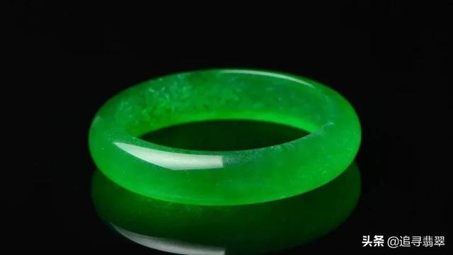 翡翠知识小典故翡翠如意的寓意-第2张图片-翡翠网 翡翠知识小典故翡翠如意的寓意-第2张图片-翡翠网