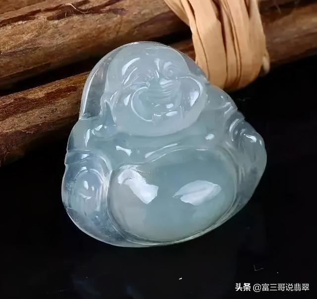 高糯化的翡翠手镯糯种翡翠手镯能带透吗-第4张图片-翡翠网 高糯化的翡翠手镯糯种翡翠手镯能带透吗-第4张图片-翡翠网