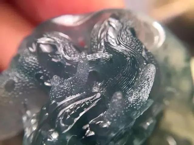 水煮料翡翠原石晴蓝底翡翠是什么样的-第13张图片-翡翠网 水煮料翡翠原石晴蓝底翡翠是什么样的-第13张图片-翡翠网