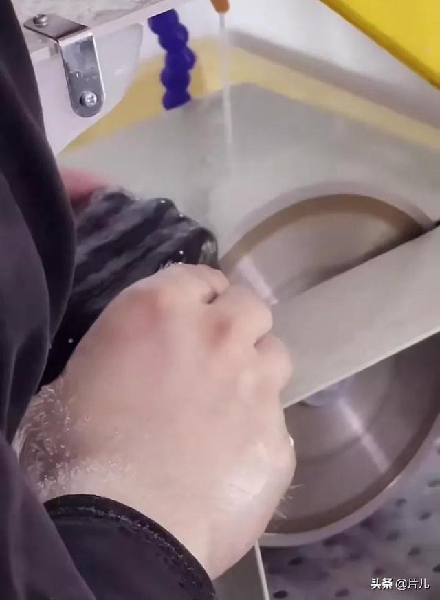 20万元翡翠原石图,开局直接20亿免费阅读-第8张图片-翡翠网 20万元翡翠原石图,开局直接20亿免费阅读-第8张图片-翡翠网