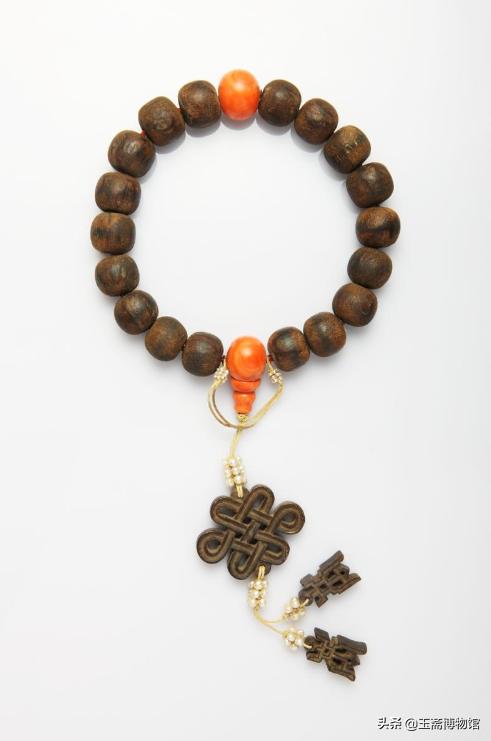 翡翠手珠是大颗好还是小颗好翡翠手珠的价格-第3张图片-翡翠网 翡翠手珠是大颗好还是小颗好翡翠手珠的价格-第3张图片-翡翠网