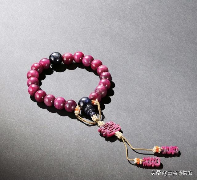 翡翠手珠是大颗好还是小颗好翡翠手珠的价格-第7张图片-翡翠网 翡翠手珠是大颗好还是小颗好翡翠手珠的价格-第7张图片-翡翠网