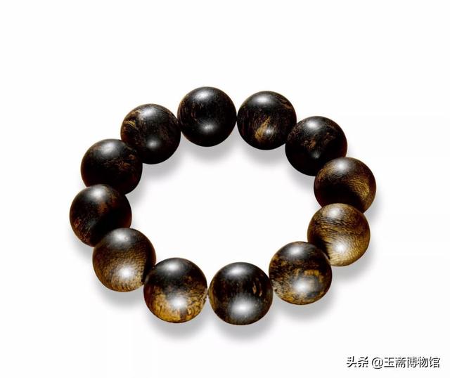 翡翠手珠是大颗好还是小颗好翡翠手珠的价格-第9张图片-翡翠网 翡翠手珠是大颗好还是小颗好翡翠手珠的价格-第9张图片-翡翠网