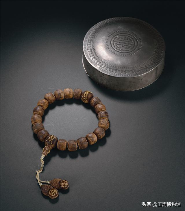 翡翠手珠是大颗好还是小颗好翡翠手珠的价格-第10张图片-翡翠网 翡翠手珠是大颗好还是小颗好翡翠手珠的价格-第10张图片-翡翠网