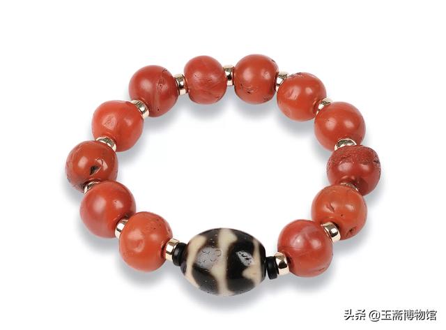 翡翠手珠是大颗好还是小颗好翡翠手珠的价格-第15张图片-翡翠网 翡翠手珠是大颗好还是小颗好翡翠手珠的价格-第15张图片-翡翠网