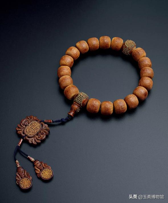 翡翠手珠是大颗好还是小颗好翡翠手珠的价格-第17张图片-翡翠网 翡翠手珠是大颗好还是小颗好翡翠手珠的价格-第17张图片-翡翠网