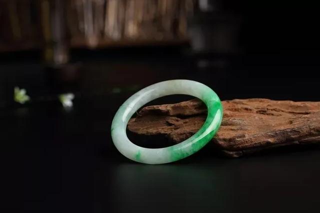 翡翠哪里的产地比较好,翡翠档次价格-第12张图片-翡翠网 翡翠哪里的产地比较好,翡翠档次价格-第12张图片-翡翠网