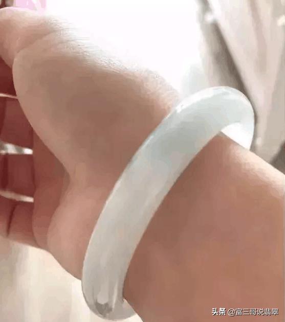 翡翠手镯棉淡了紫底的翡翠手镯会不会变淡-第2张图片-翡翠网 翡翠手镯棉淡了紫底的翡翠手镯会不会变淡-第2张图片-翡翠网