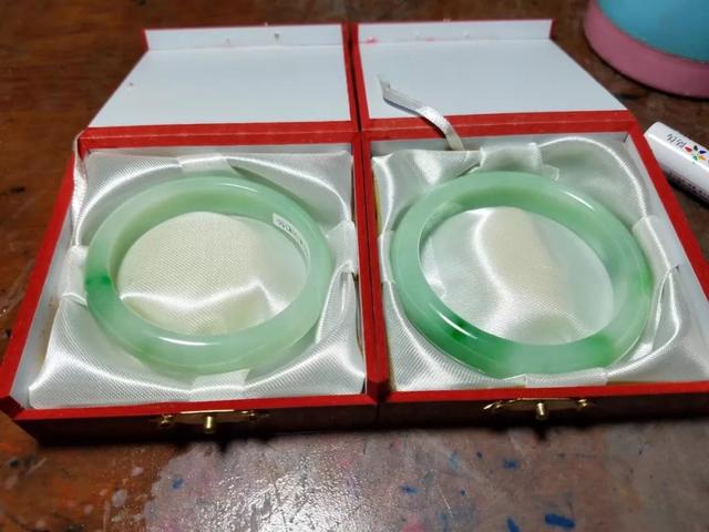 冰糯种翡翠好吗化冰底翡翠手镯价格-第5张图片-翡翠网 冰糯种翡翠好吗化冰底翡翠手镯价格-第5张图片-翡翠网