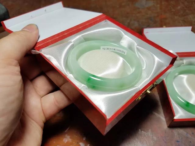 冰糯种翡翠好吗化冰底翡翠手镯价格-第6张图片-翡翠网 冰糯种翡翠好吗化冰底翡翠手镯价格-第6张图片-翡翠网