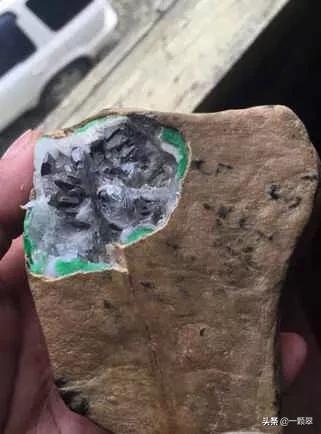 翡翠原石的造假翡翠原石作假图解-第9张图片-翡翠网 翡翠原石的造假翡翠原石作假图解-第9张图片-翡翠网