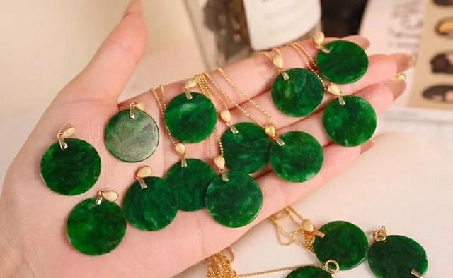 翡翠价格多少钱一克翡翠价格多少钱-第1张图片-翡翠网 翡翠价格多少钱一克翡翠价格多少钱-第1张图片-翡翠网