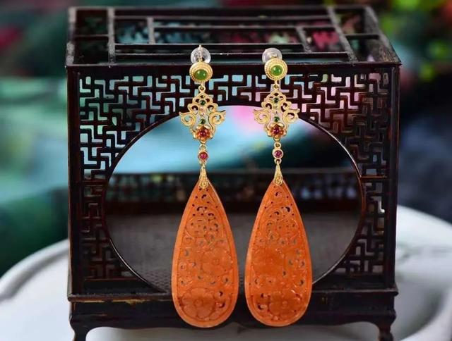 高冰种翡翠一般多钱冰种翡翠原石价格一般多少-第8张图片-翡翠网 高冰种翡翠一般多钱冰种翡翠原石价格一般多少-第8张图片-翡翠网