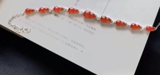 高冰种翡翠一般多钱冰种翡翠原石价格一般多少-第9张图片-翡翠网 高冰种翡翠一般多钱冰种翡翠原石价格一般多少-第9张图片-翡翠网