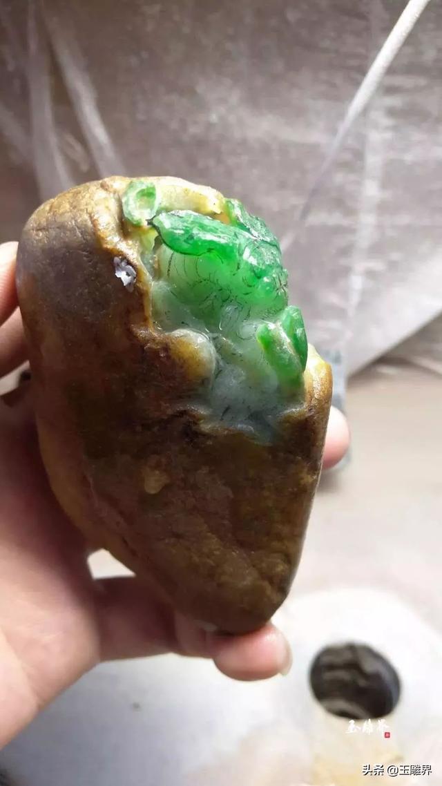 木纳原石怎么看种湖南翡翠原石-第6张图片-翡翠网 木纳原石怎么看种湖南翡翠原石-第6张图片-翡翠网