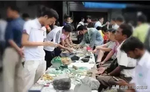 翡翠原石话术讲解卖点,翡翠原石皮革介绍话术-第1张图片-翡翠网 翡翠原石话术讲解卖点,翡翠原石皮革介绍话术-第1张图片-翡翠网