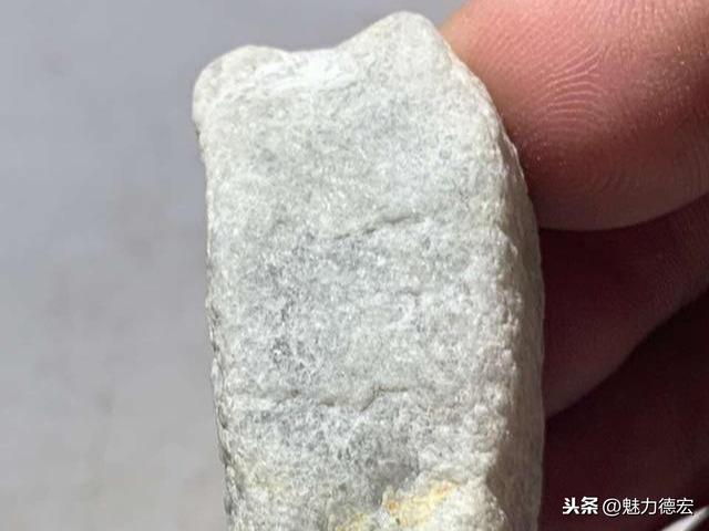 莫西沙5层矿翡翠原石,翡翠莫西沙原石讲解-第2张图片-翡翠网 莫西沙5层矿翡翠原石,翡翠莫西沙原石讲解-第2张图片-翡翠网
