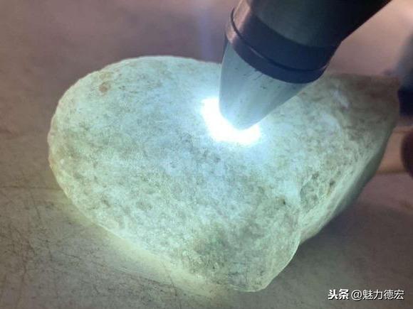 莫西沙5层矿翡翠原石,翡翠莫西沙原石讲解-第3张图片-翡翠网 莫西沙5层矿翡翠原石,翡翠莫西沙原石讲解-第3张图片-翡翠网