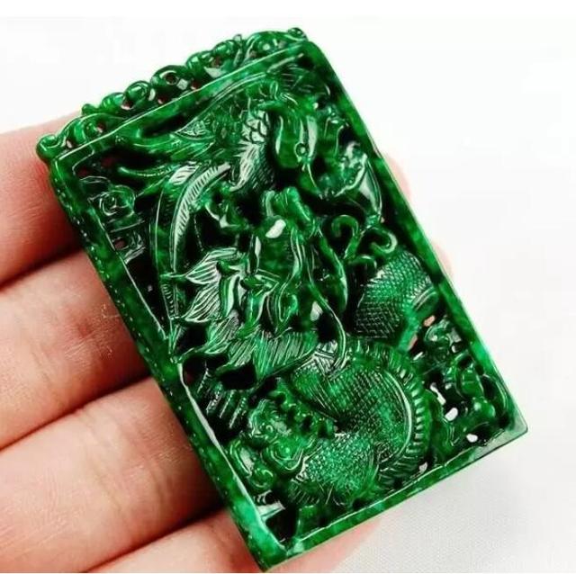 铁龙生翡翠原石价格,铁龙生原石的特点-第1张图片-翡翠网 铁龙生翡翠原石价格,铁龙生原石的特点-第1张图片-翡翠网