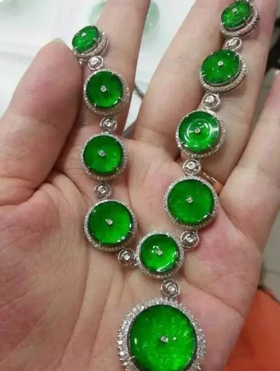 铁龙生翡翠原石价格,铁龙生原石的特点-第7张图片-翡翠网 铁龙生翡翠原石价格,铁龙生原石的特点-第7张图片-翡翠网