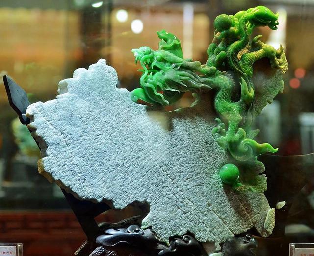 玻璃地翡翠玉镯价格,玻璃种翡翠价格-第3张图片-翡翠网 玻璃地翡翠玉镯价格,玻璃种翡翠价格-第3张图片-翡翠网