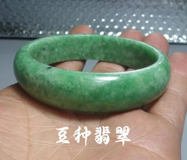 玻璃地翡翠玉镯价格,玻璃种翡翠价格-第4张图片-翡翠网 玻璃地翡翠玉镯价格,玻璃种翡翠价格-第4张图片-翡翠网