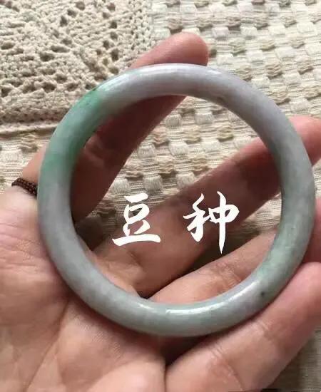 玻璃地翡翠玉镯价格,玻璃种翡翠价格-第5张图片-翡翠网 玻璃地翡翠玉镯价格,玻璃种翡翠价格-第5张图片-翡翠网