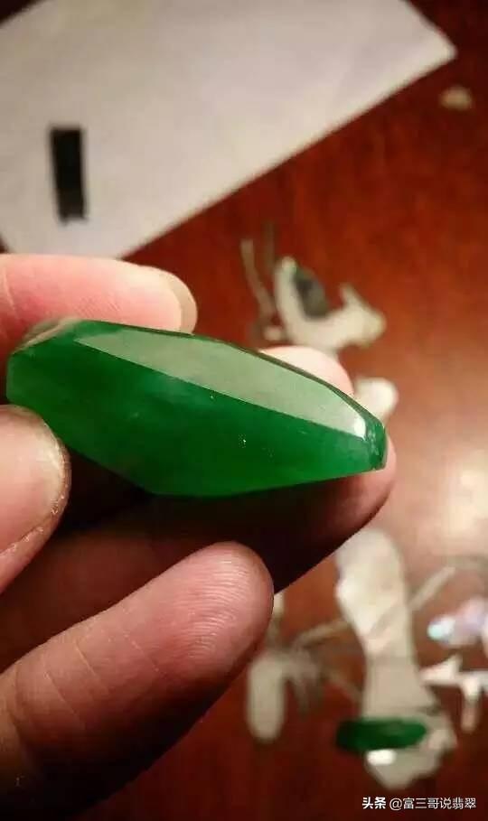 翡翠原石小的自己磨怎么磨,翡翠原石在家怎么去皮-第8张图片-翡翠网 翡翠原石小的自己磨怎么磨,翡翠原石在家怎么去皮-第8张图片-翡翠网