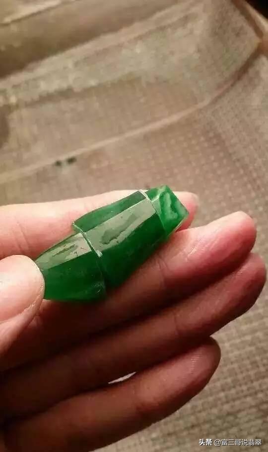 翡翠原石小的自己磨怎么磨,翡翠原石在家怎么去皮-第10张图片-翡翠网 翡翠原石小的自己磨怎么磨,翡翠原石在家怎么去皮-第10张图片-翡翠网