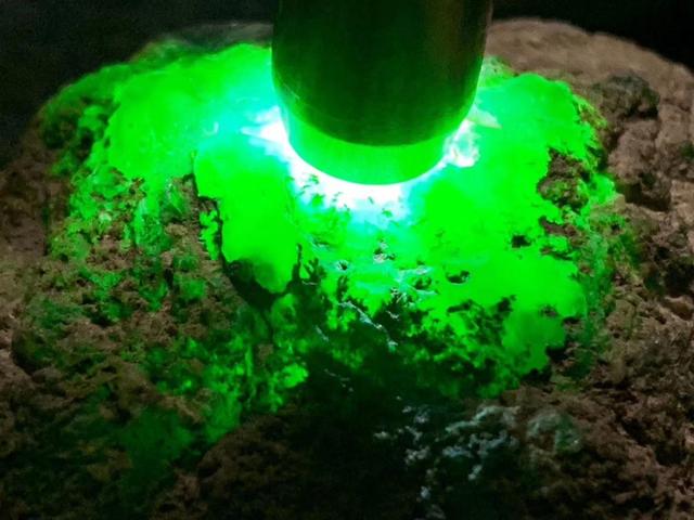 老帕敢翡翠原石,老帕敢色料特点-第3张图片-翡翠网 老帕敢翡翠原石,老帕敢色料特点-第3张图片-翡翠网