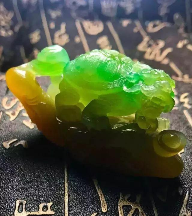 老帕敢翡翠原石,老帕敢色料特点-第7张图片-翡翠网 老帕敢翡翠原石,老帕敢色料特点-第7张图片-翡翠网