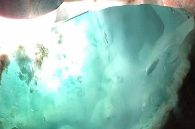 翡翠原石技巧视频翡翠没开窗怎么看肉质-第4张图片-翡翠网 翡翠原石技巧视频翡翠没开窗怎么看肉质-第4张图片-翡翠网